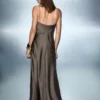Satin-Kleid mit V-Ausschnitt Satin-Kleid mit V-Ausschnitt