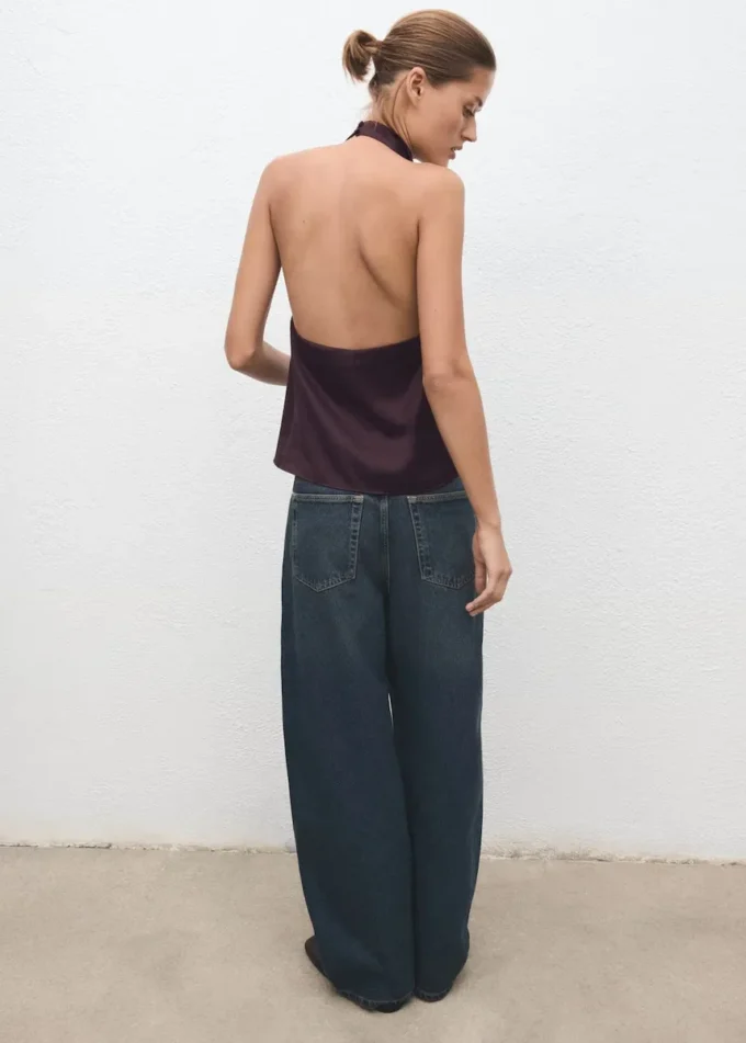 Satin-Oberteil mit drapiertem Ausschnitt Satin-Oberteil mit drapiertem Ausschnitt