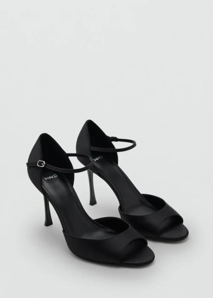 Satin-Sandalen mit hohem Absatz Satin-Sandalen mit hohem Absatz