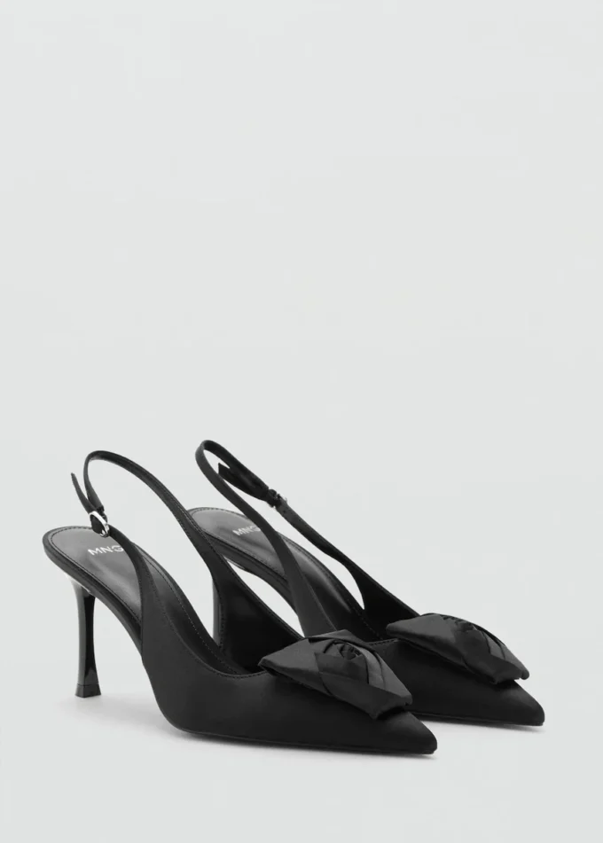Satin-Schuhe mit Blumenmuster Satin-Schuhe mit Blumenmuster