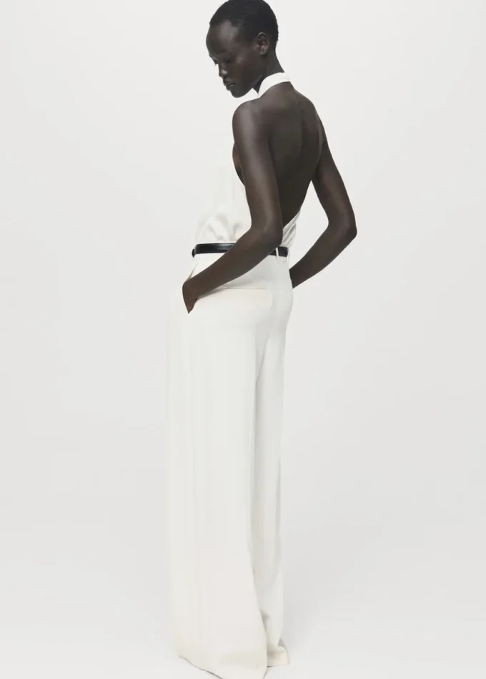 Satinbluse mit drapiertem Ausschnitt Satinbluse mit drapiertem Ausschnitt