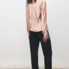 Satinbluse mit drapiertem Ausschnitt Satinbluse mit drapiertem Ausschnitt