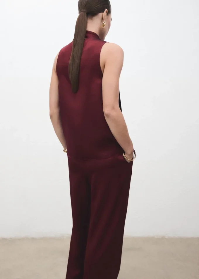Satinbluse mit Foulard Satinbluse mit Foulard