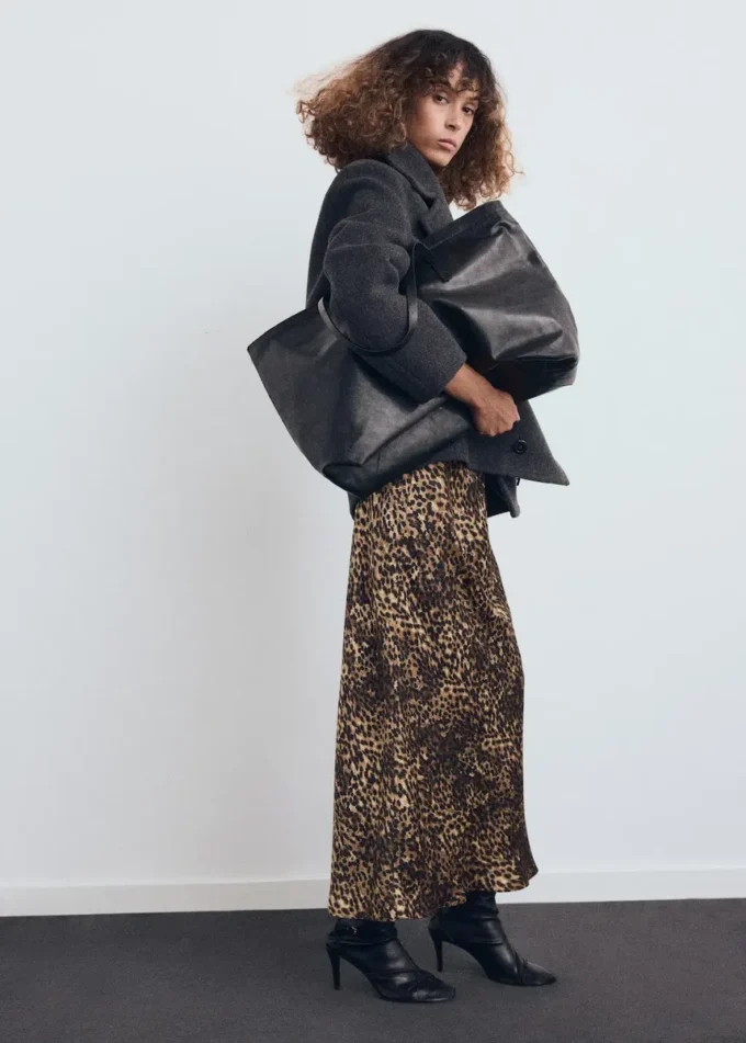 Satinrock mit Leopardenmuster Satinrock mit Leopardenmuster