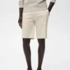 Schmal geschnittene Bermudashorts aus Baumwoll-Chino Schmal geschnittene Bermudashorts aus Baumwoll-Chino