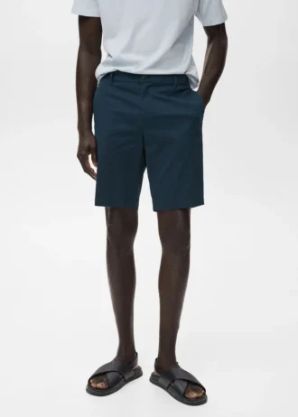 Schmal geschnittene Bermudashorts aus Baumwoll-Chino