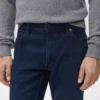 Schmal geschnittene blau-schwarze Jan-Jeans Schmal geschnittene blau-schwarze Jan-Jeans