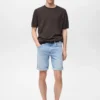 Schmal geschnittene Denim-Bermudashorts Schmal geschnittene Denim-Bermudashorts