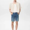 Schmal geschnittene Denim-Bermudashorts Schmal geschnittene Denim-Bermudashorts