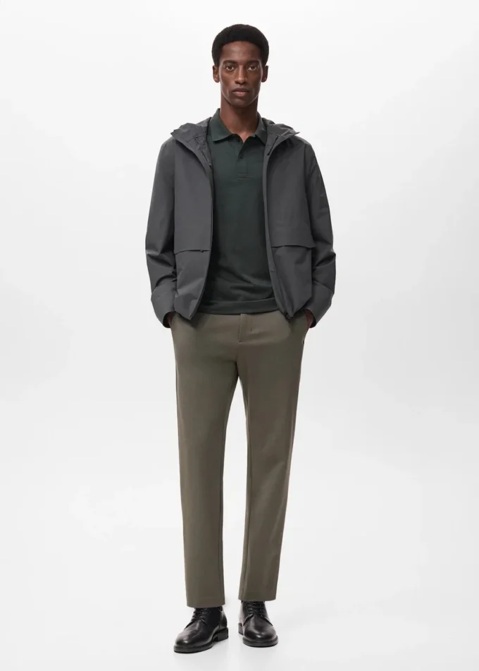 Schmal geschnittene Hose aus Stretchmaterial mit Kordelzug Schmal geschnittene Hose aus Stretchmaterial mit Kordelzug