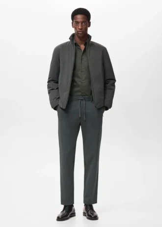 Schmal geschnittene Hose aus Stretchmaterial mit Kordelzug