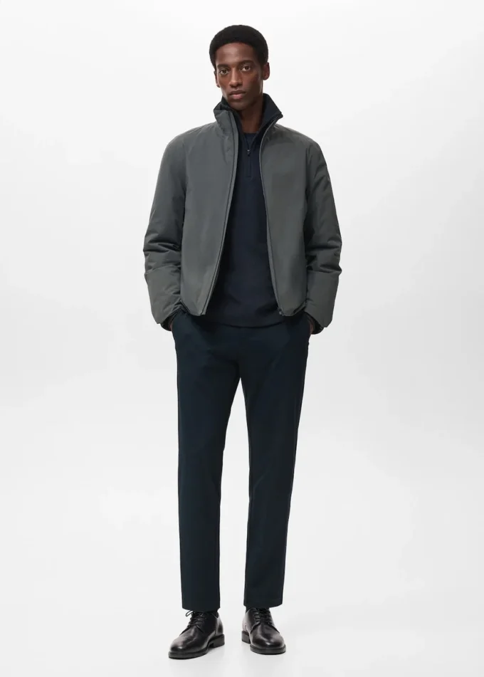 Schmal geschnittene Hose aus Stretchmaterial mit Kordelzug Schmal geschnittene Hose aus Stretchmaterial mit Kordelzug