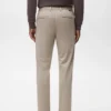 Schmal geschnittene Hose aus Stretchmaterial mit Kordelzug Schmal geschnittene Hose aus Stretchmaterial mit Kordelzug