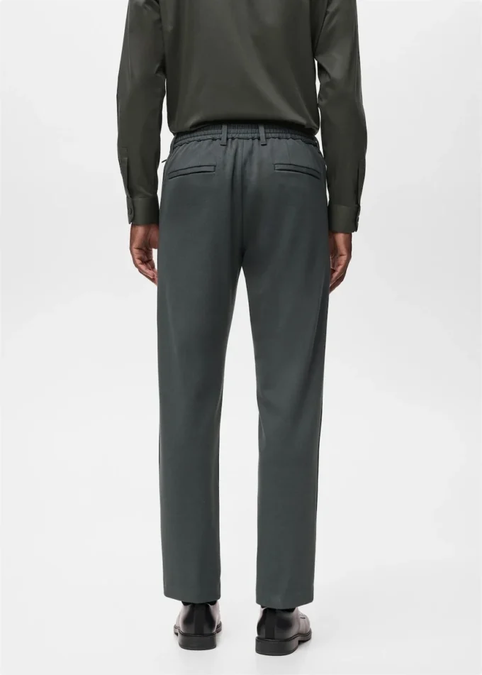 Schmal geschnittene Hose aus Stretchmaterial mit Kordelzug Schmal geschnittene Hose aus Stretchmaterial mit Kordelzug