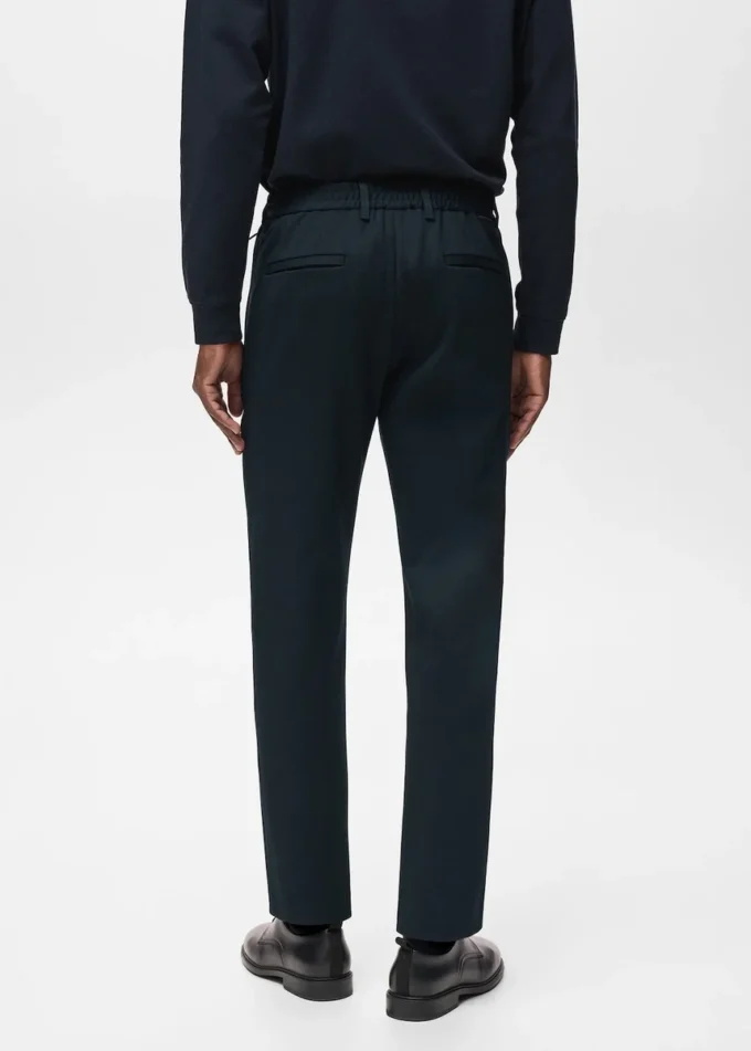 Schmal geschnittene Hose aus Stretchmaterial mit Kordelzug Schmal geschnittene Hose aus Stretchmaterial mit Kordelzug