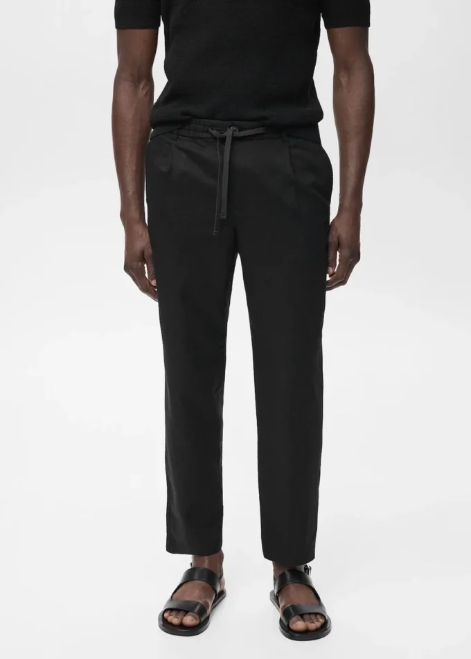 Schmal geschnittene Hose mit Kordelzug Schmal geschnittene Hose mit Kordelzug