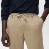 Schmal geschnittene Hose mit Kordelzug Schmal geschnittene Hose mit Kordelzug
