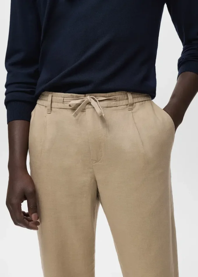 Schmal geschnittene Hose mit Kordelzug Schmal geschnittene Hose mit Kordelzug