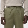 Schmal geschnittene Hose mit Kordelzug Schmal geschnittene Hose mit Kordelzug