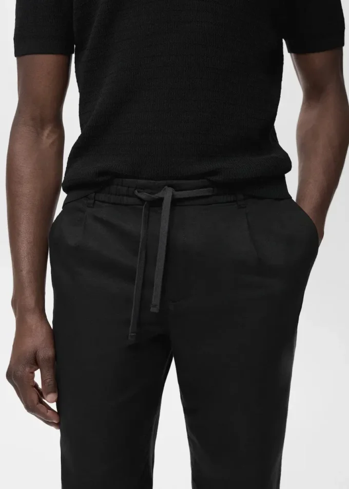 Schmal geschnittene Hose mit Kordelzug Schmal geschnittene Hose mit Kordelzug