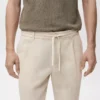 Schmal geschnittene Hose mit Kordelzug Schmal geschnittene Hose mit Kordelzug
