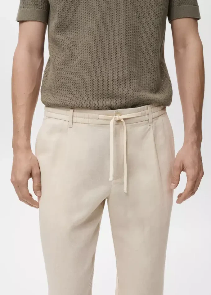 Schmal geschnittene Hose mit Kordelzug Schmal geschnittene Hose mit Kordelzug