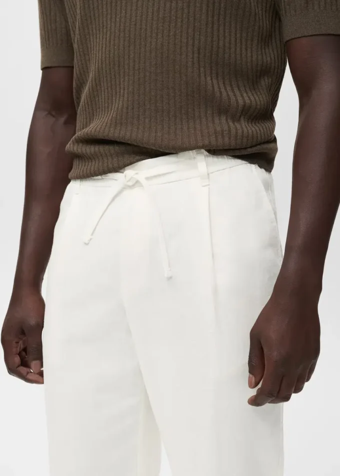 Schmal geschnittene Hose mit Kordelzug Schmal geschnittene Hose mit Kordelzug