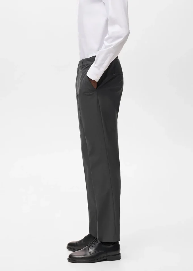 Schmal geschnittene, thermoregulierende Hose Schmal geschnittene, thermoregulierende Hose