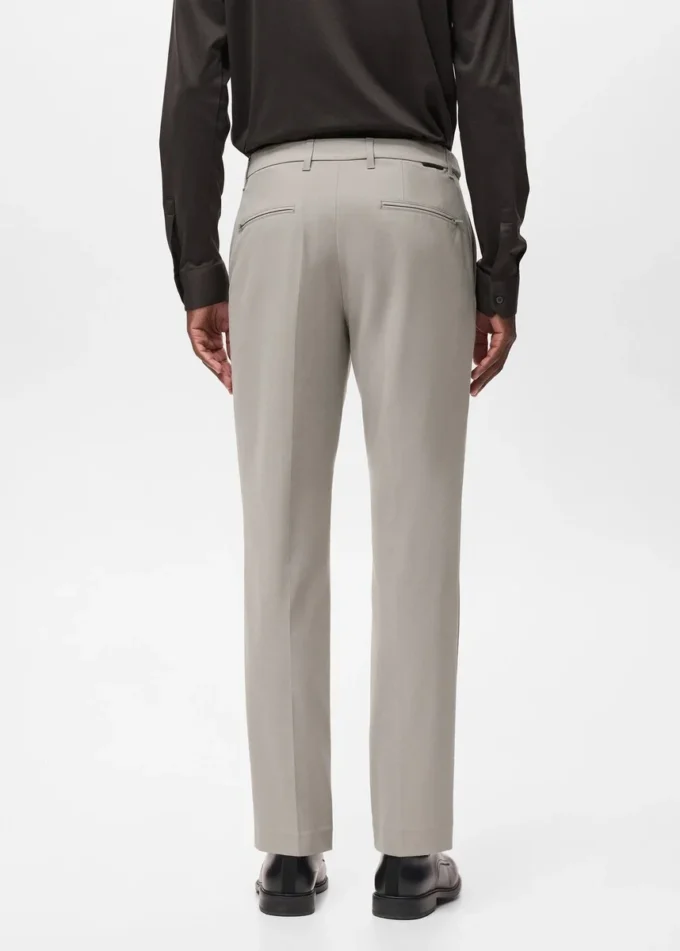 Schmal geschnittene, thermoregulierende Hose Schmal geschnittene, thermoregulierende Hose