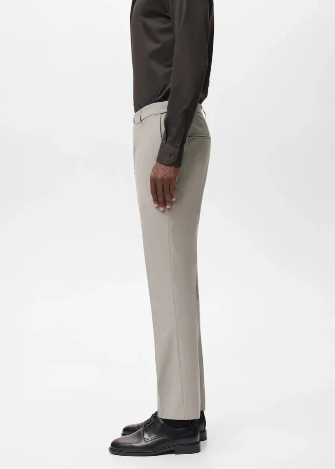 Schmal geschnittene, thermoregulierende Hose Schmal geschnittene, thermoregulierende Hose