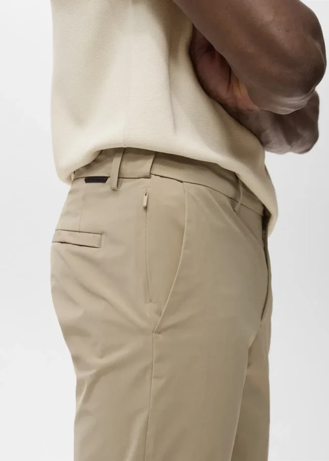 Schmal geschnittene, wasserabweisende Hose Schmal geschnittene, wasserabweisende Hose
