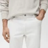 Schmal geschnittene weiße Jan-Jeans Schmal geschnittene weiße Jan-Jeans