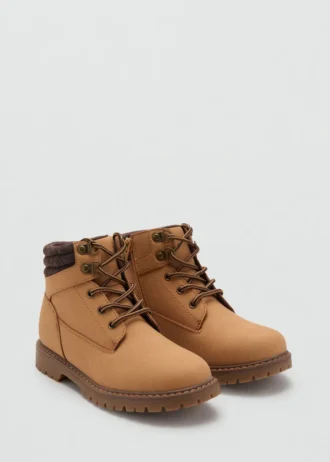 Schnürstiefel
