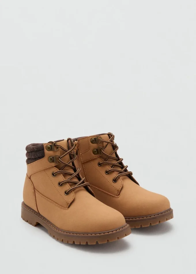 Schnürstiefel