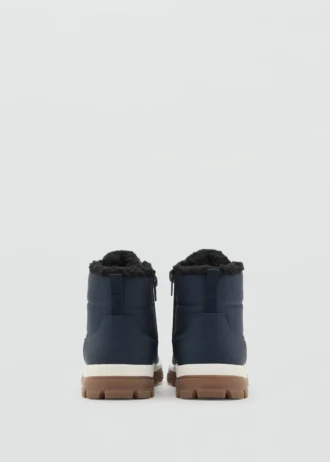 Schnürstiefel
