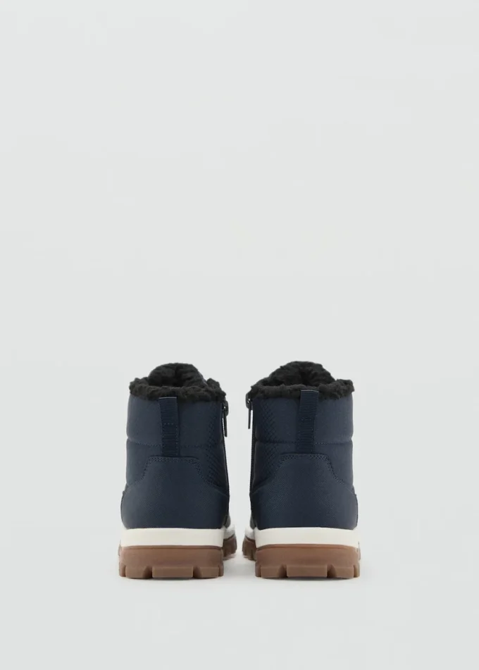 Schnürstiefel