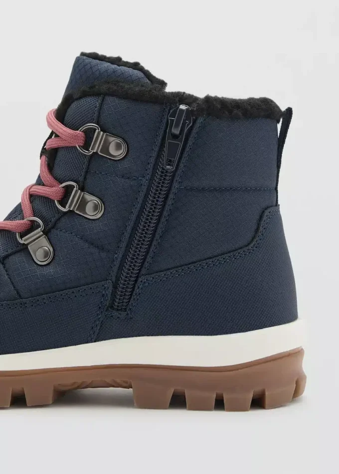 Schnürstiefel