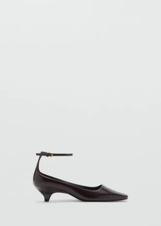 Schuhe mit Kitten-Absatz und Knöchelriemen
