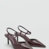 Schuhe mit Kitten-Absatz und Knöchelriemen Schuhe mit Kitten-Absatz und Knöchelriemen