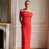 Schulterfreies Kleid mit Schlitzdetail Schulterfreies Kleid mit Schlitzdetail