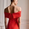 Schulterfreies Kleid mit Schlitzdetail Schulterfreies Kleid mit Schlitzdetail