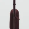 Schultertasche aus Wildleder