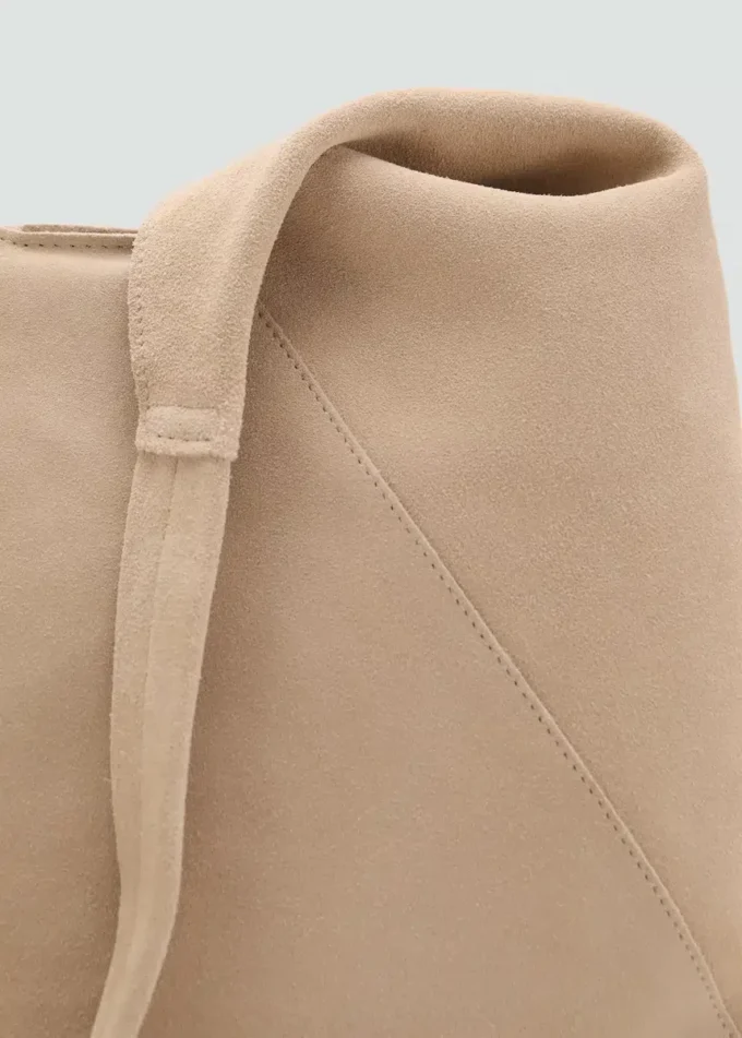 Schultertasche aus Wildleder