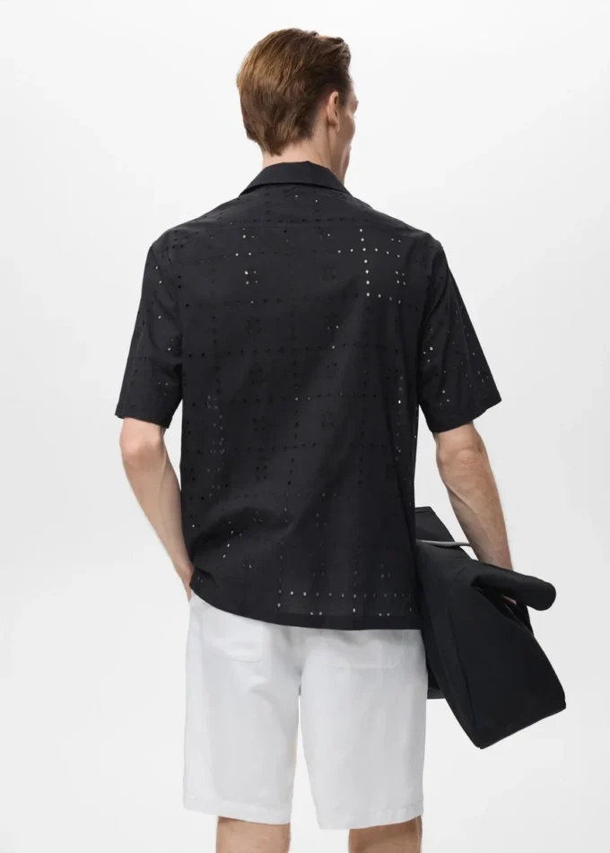 Shirt mit gestickten Lochdetails Shirt mit gestickten Lochdetails