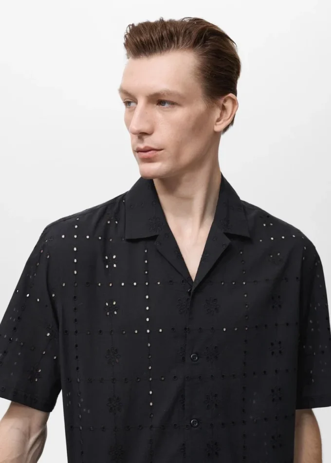 Shirt mit gestickten Lochdetails Shirt mit gestickten Lochdetails