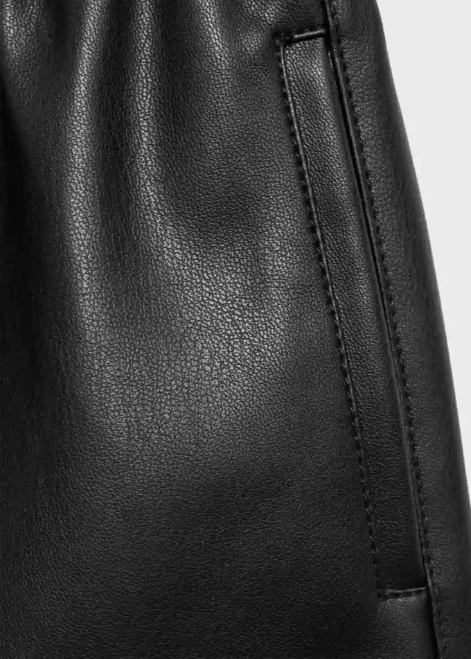 Shorts aus Kunstleder Shorts aus Kunstleder
