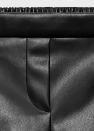 Shorts in Lederoptik