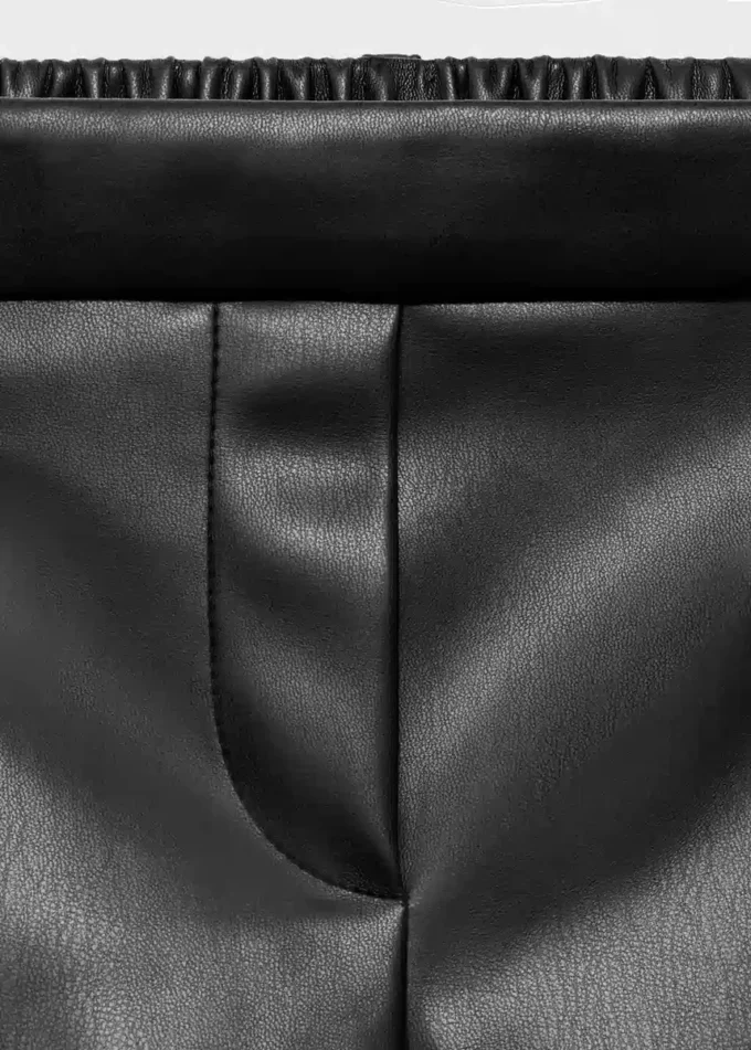 Shorts in Lederoptik