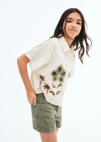 Shorts mit Ziernähten