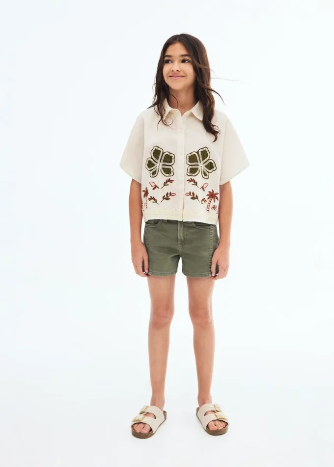 Shorts mit Ziernähten